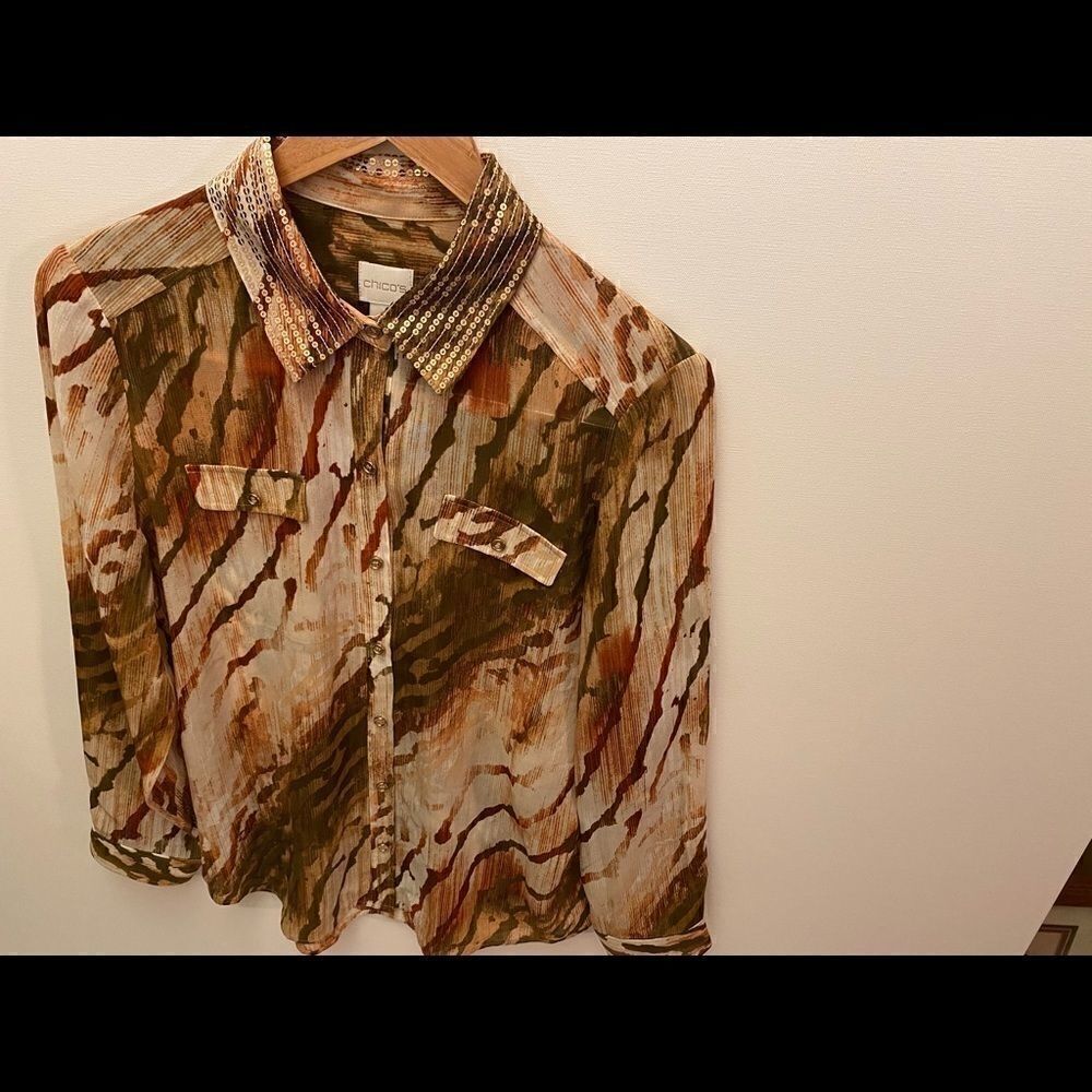 🎀Chicos Button down shirt Size : Small